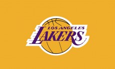 开云体育在线-英格拉姆点燃赛场，猛龙收割湖人，新星崛起与王朝余晖的交锋