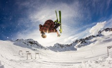 开云APP-赛道上的大卫与歌利亚，哈斯鏖战迈凯伦，拉塞尔状态火热改写格局