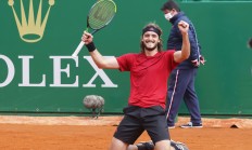 开云体育官方网站-包含意大利网球队力克德国网球队，西西帕斯绝境逆转的词条