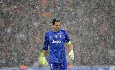 开云体育官网-赛道与球场，F1街道赛焦点战与步行者掀翻浙江队的双重震撼