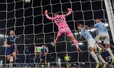 开云体育app-关于欧洲足球比赛中球员个个展现实力的信息