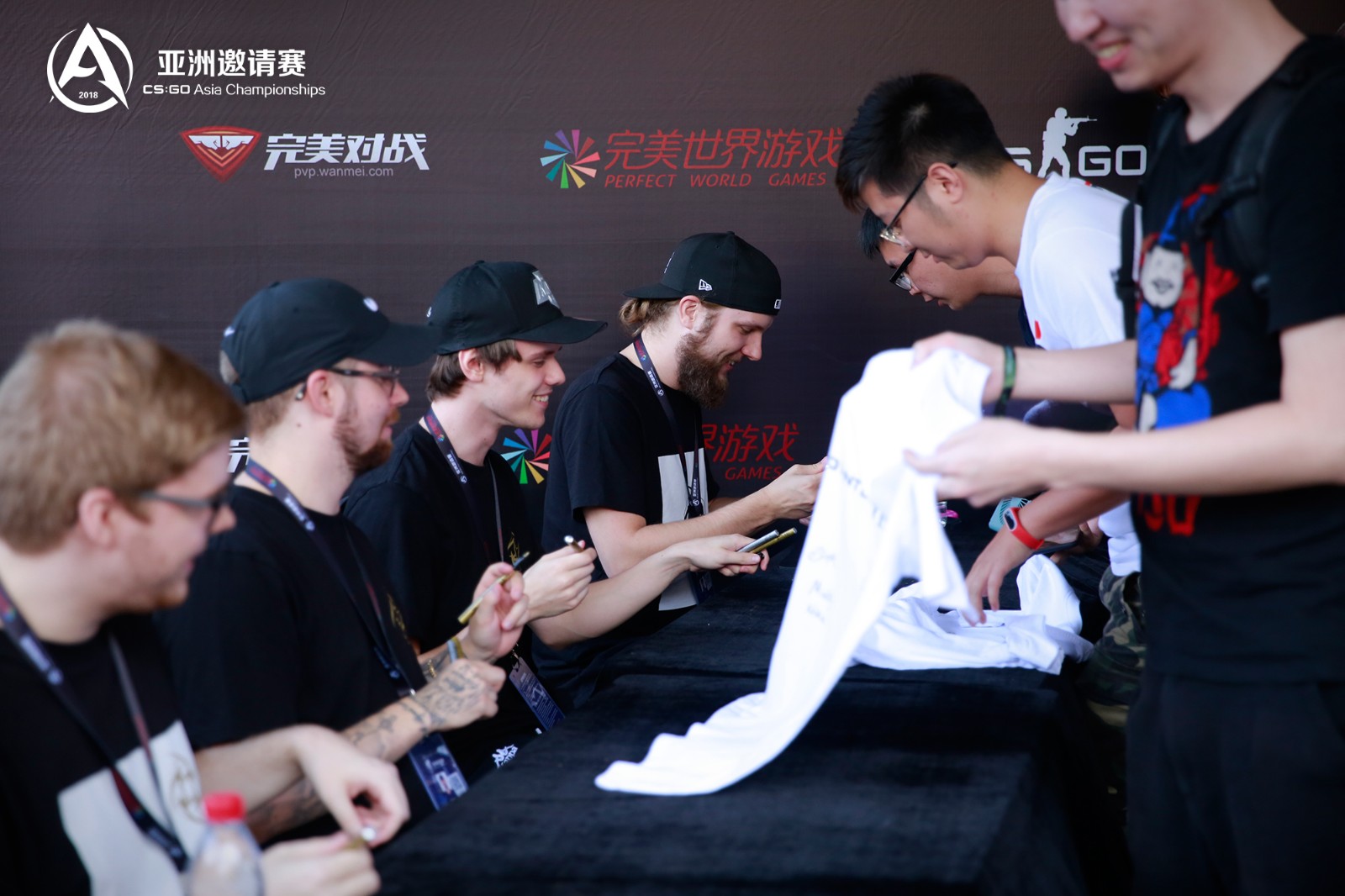 火爆对决落幕，新冠军问鼎！