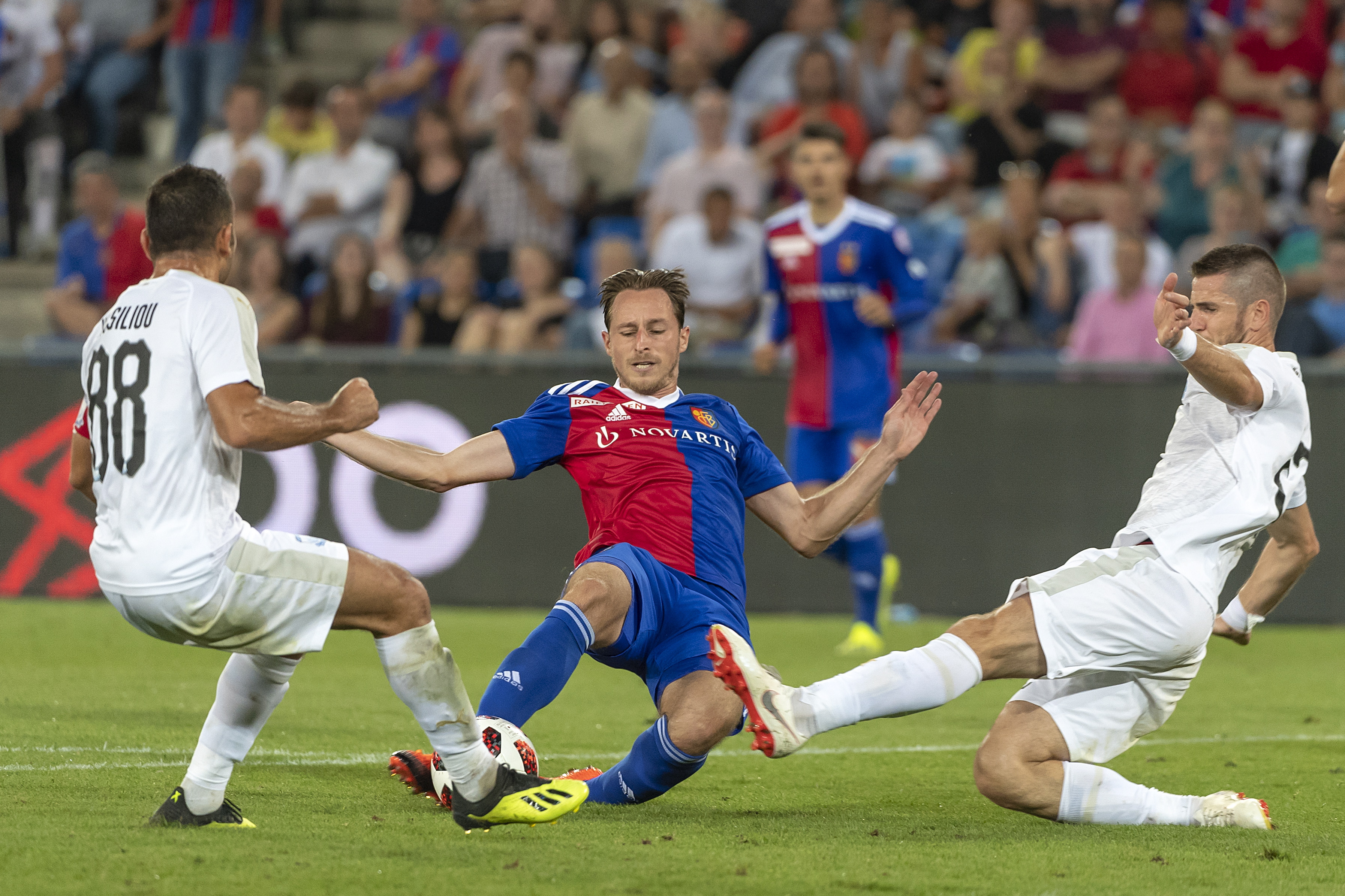 蒙特內哥羅队在欧国联附加赛中取得胜利 蒙特內哥羅队在欧国联附加赛中取得胜利