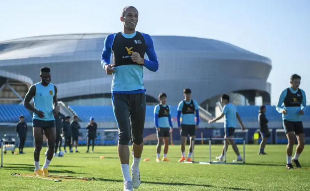 关于深圳佳兆业备战大战江苏苏宁，球员训练紧凑的信息