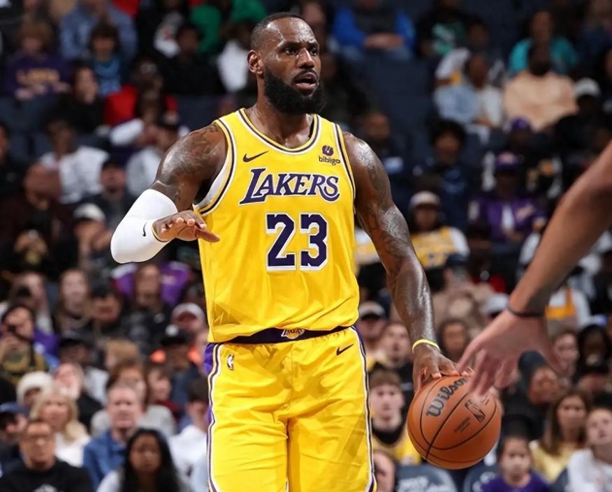 包含那不勒斯老将发挥出色，体现经验的重要性的词条