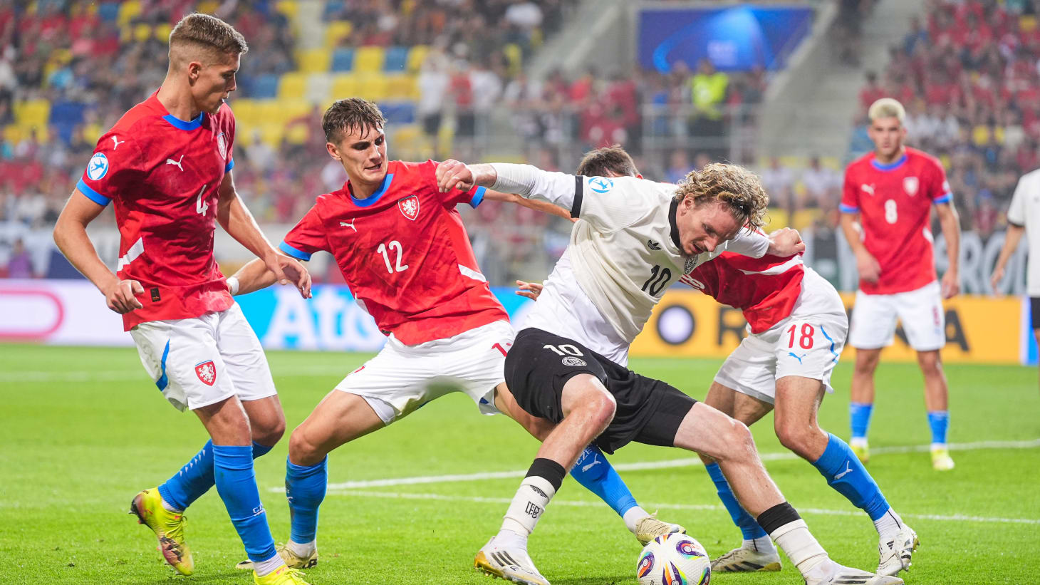 无畏困难，勇往直前：欧洲预选赛热血激战引人瞩目的简单介绍