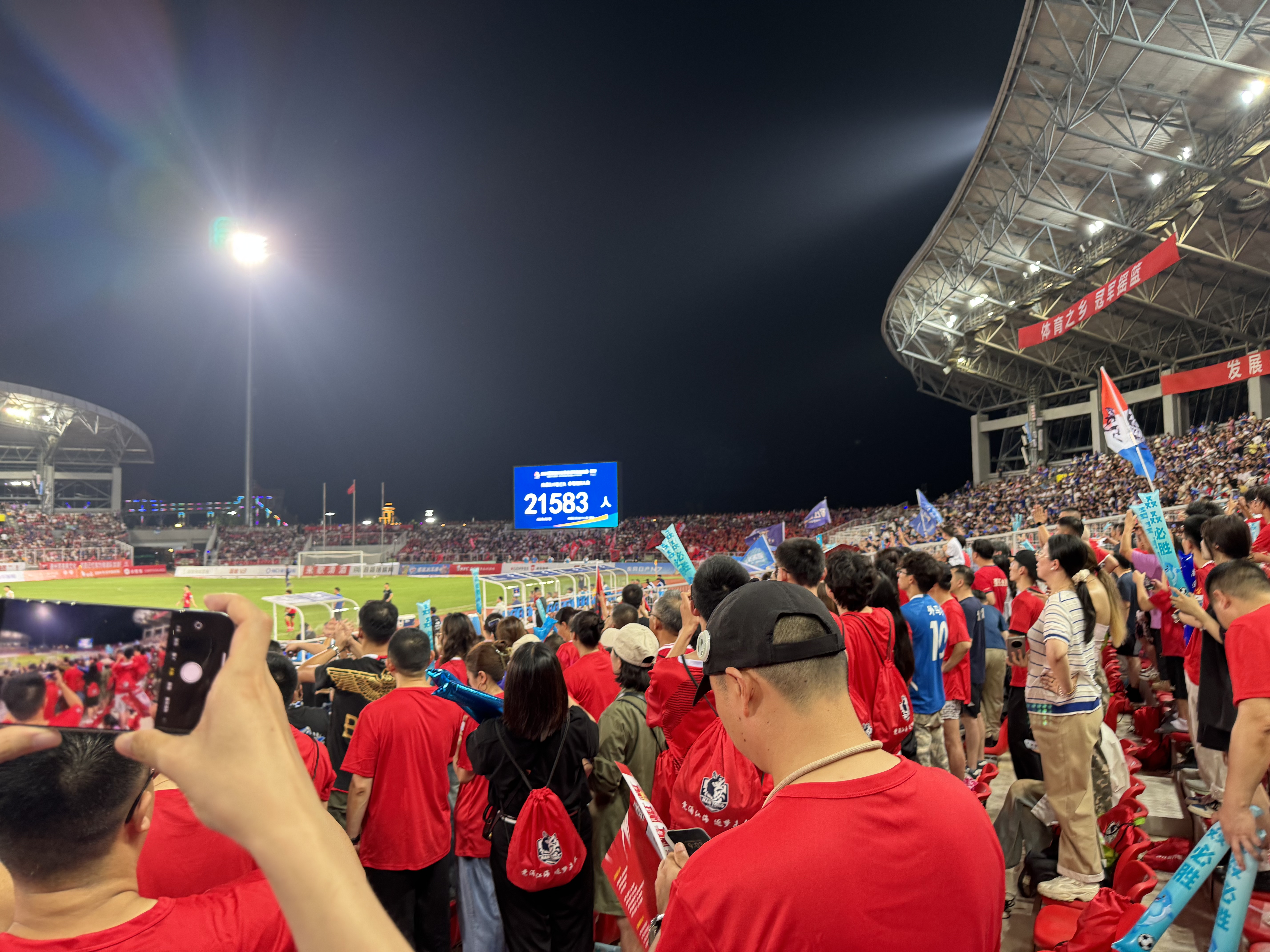 关于球队在最新一场比赛中大获全胜的信息