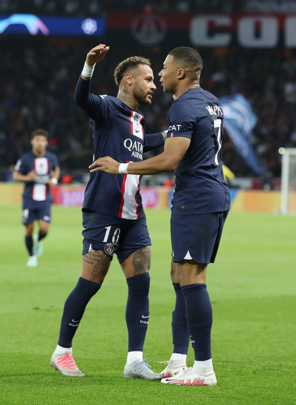 巴黎圣日耳曼球队备战欧冠比赛的简单介绍