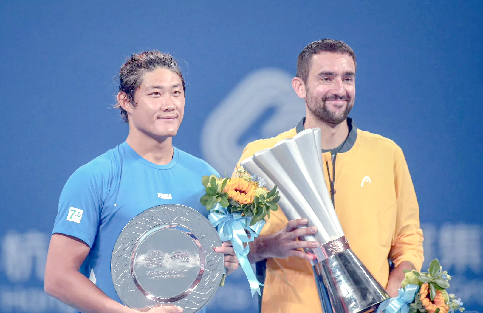 新晋球员闪耀赛场，获得关注和赞誉的简单介绍