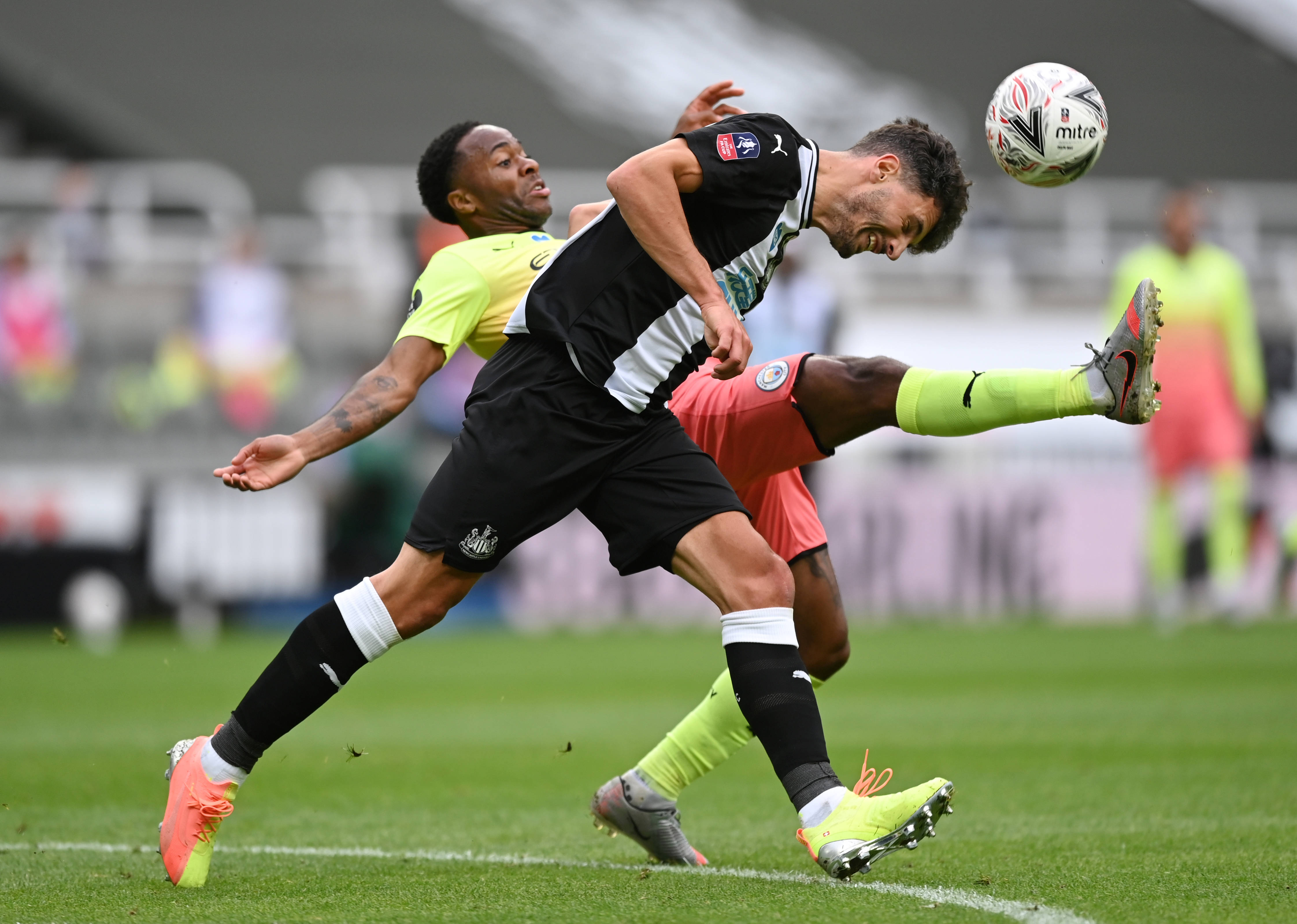 球员们在比赛中尽展风采,展现出色技术的简单介绍 球员们在比赛中尽展风采,展现出色技术的简单介绍