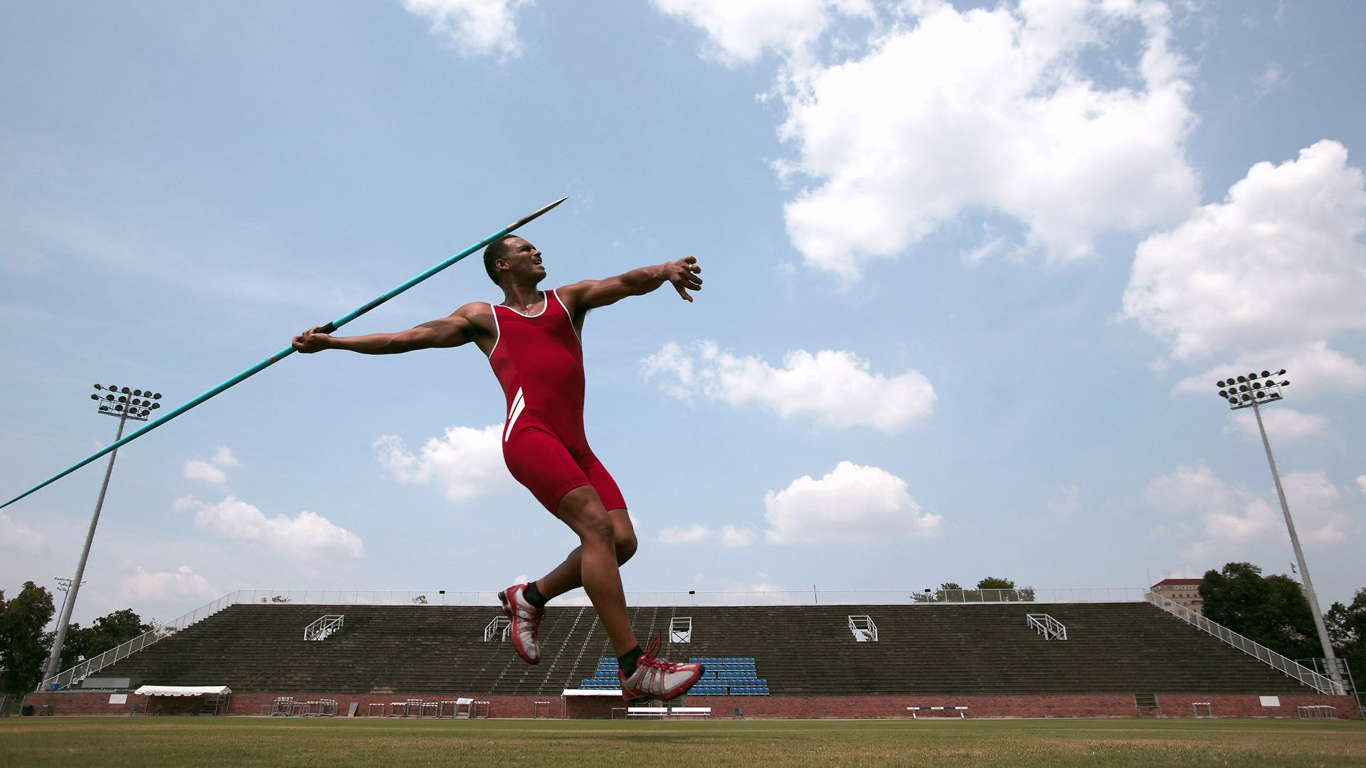 比利亚雷亚尔强势拿下波兰，皮克成为关键先生