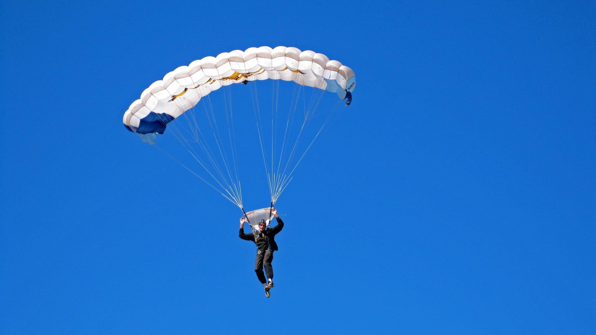 字母哥末节接管比赛，火箭力克骑士
