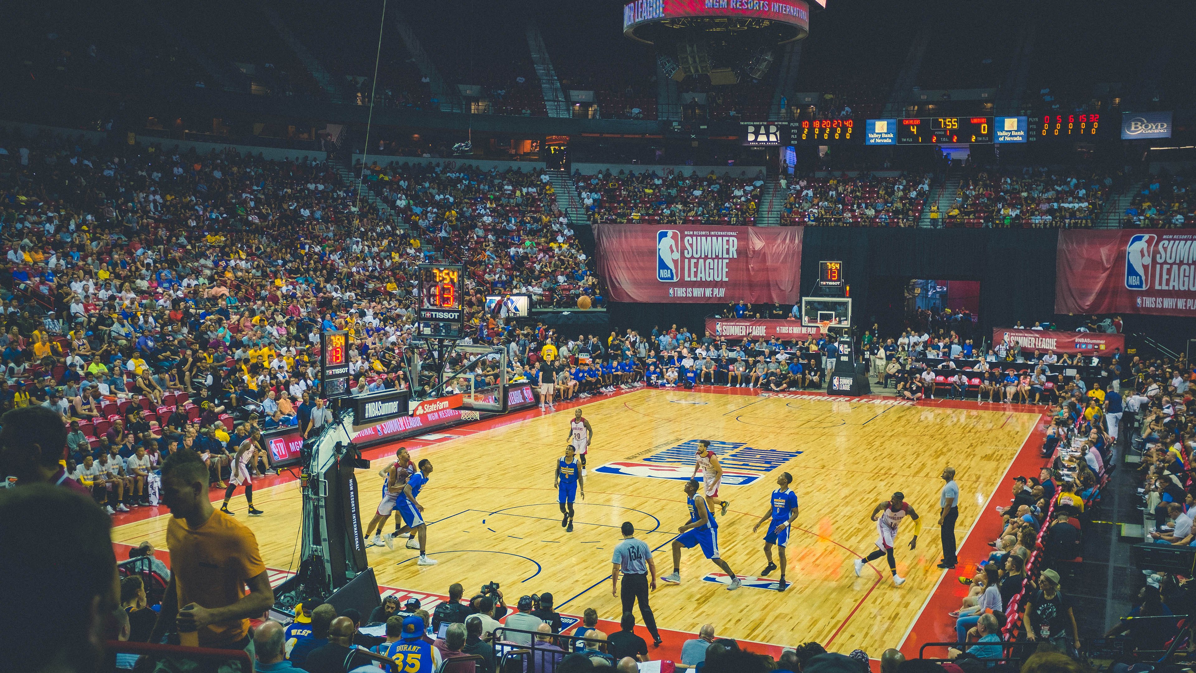 欧冠淘汰赛之夜，塔图姆主宰比赛走向